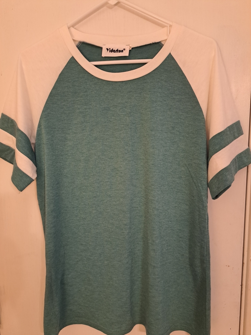 Yidarton Women's Teal and White Raglan Short Sleeve Tee, Like New